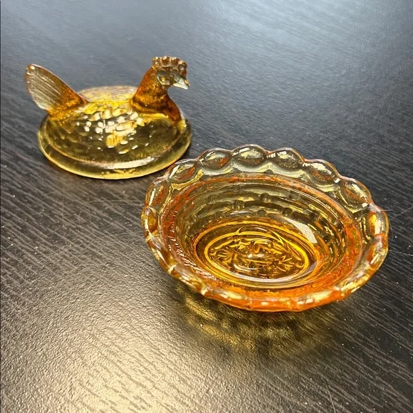 Vintage Miniature Honey Amber Glass Hen on Nest Salt Cellar Degenhart USA - Picture 5 of 11